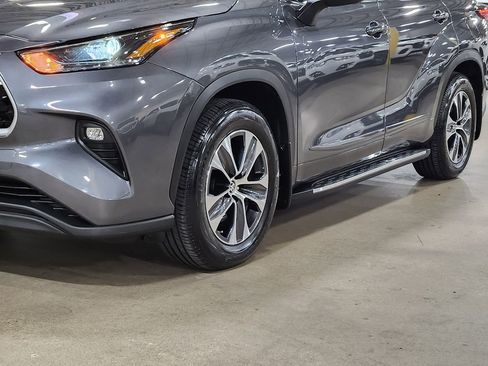 Used 2022 Toyota Highlander XLE image 17