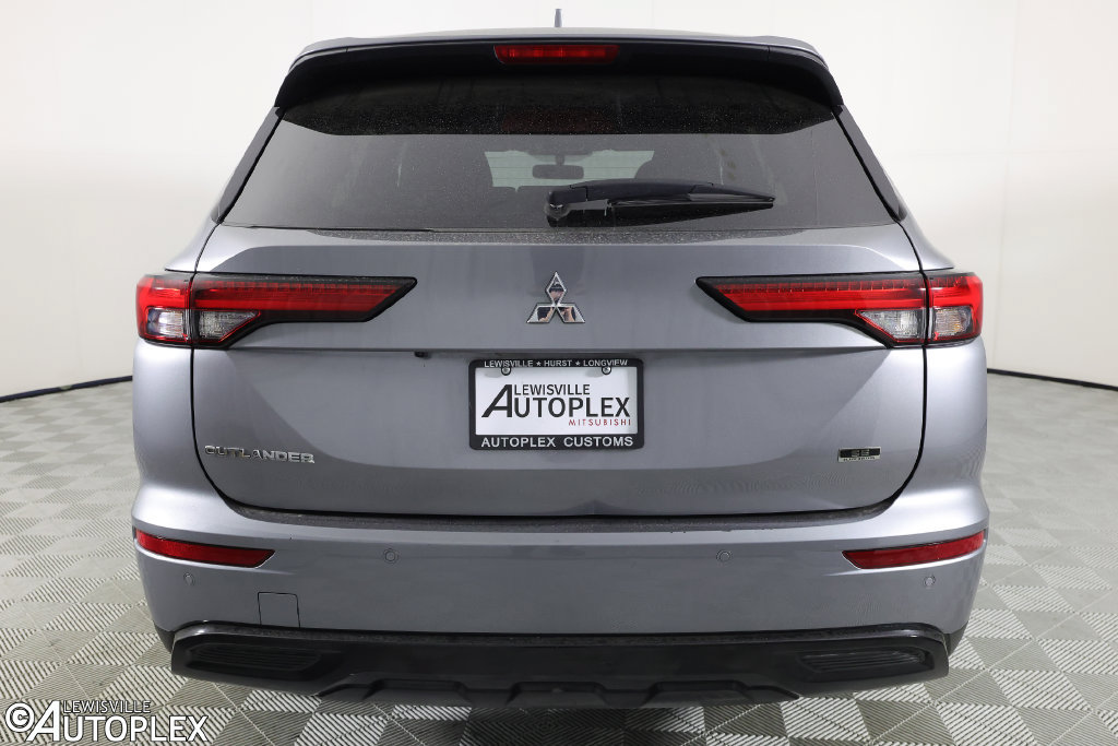 Used 2024 Mitsubishi Outlander SE Black Edition FWD image 6