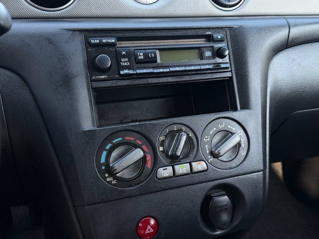 Used 2004 Mitsubishi Outlander XLS FWD image 23