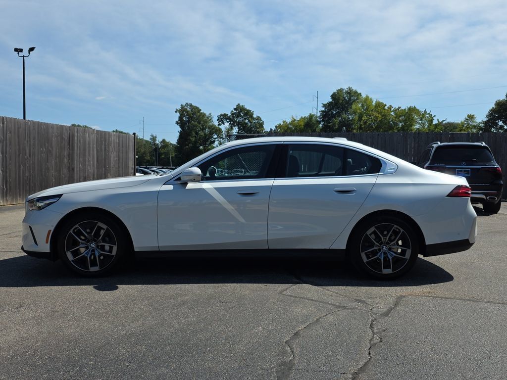 Used 2026 BMW 530i RWD image 2