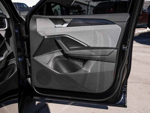 Used 2025 Volkswagen Tiguan S image 8