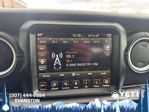 Used 2021 Jeep Wrangler Unlimited Sahara w/ Uconnect 4C Nav & Sound Group AWD/4WD image 28