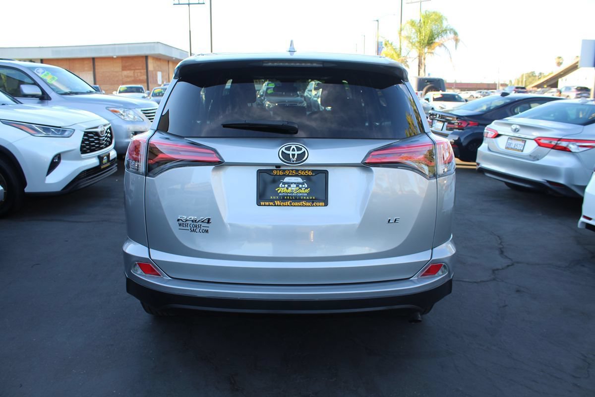 Used 2018 Toyota RAV4 LE FWD image 6