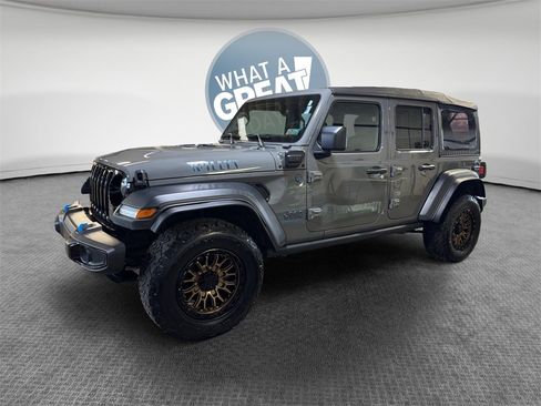 Used 2023 Jeep Wrangler Unlimited w/ Cold Weather Group image 8