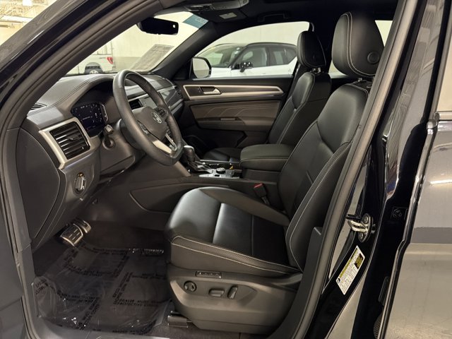 Certified 2023 Volkswagen Atlas Cross Sport SEL R-Line AWD/4WD image 16