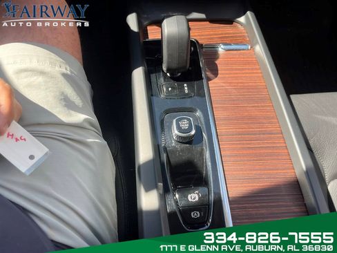 Used 2023 Volvo XC60 B5 Plus image 24