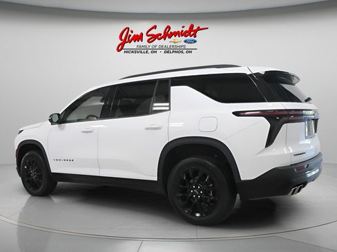 Used 2025 Chevrolet Traverse LT w/ Midnight/Sport Edition FWD image 3