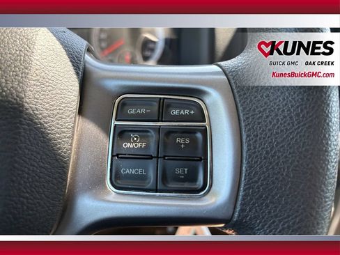 Used 2022 RAM 1500 Classic SLT AWD/4WD image 18