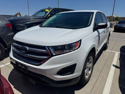 Used 2018 Ford Edge SE FWD image 2