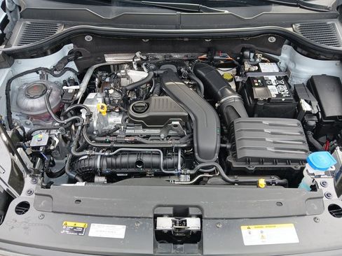 New 2026 Volkswagen Taos SE image 21