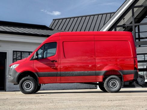 Used 2025 Mercedes-Benz Sprinter 2500 image 4