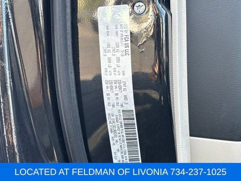 Used 2018 Chrysler Pacifica Touring-L w/ Premium Audio Group FWD image 10