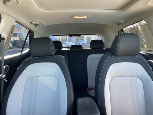 Used 2024 Hyundai Venue SEL image 18