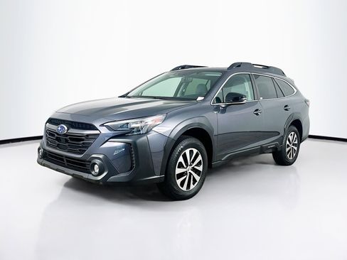 Used 2024 Subaru Outback Premium AWD/4WD image 3