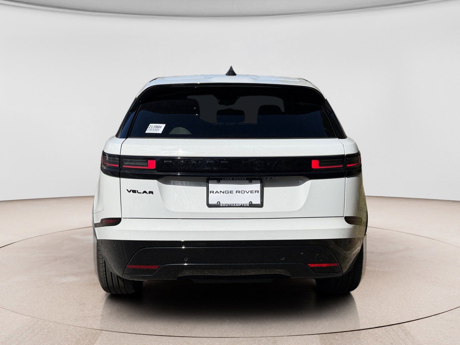 New 2026 Land Rover Range Rover Velar Dynamic SE AWD/4WD image 4