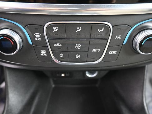 Used 2023 Chevrolet Traverse LS AWD/4WD image 16