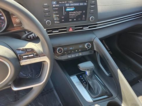 Used 2023 Hyundai Elantra SEL image 13