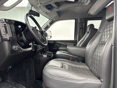 Used 2023 Chevrolet Express 2500 Extended RWD image 17