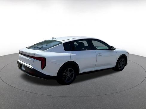 Used 2025 Kia K4 LXS image 15