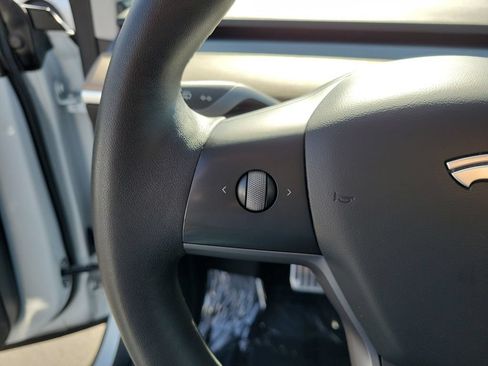 Used 2022 Tesla Model Y Long Range AWD/4WD image 24