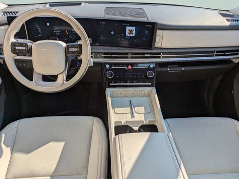 Used 2025 Hyundai Santa Fe Calligraphy image 11