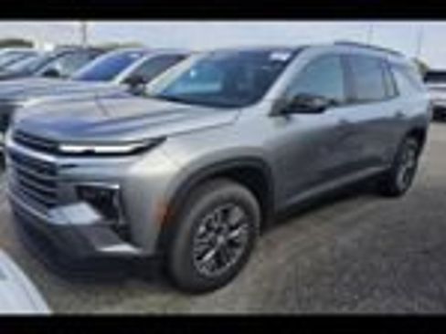 Used 2026 Chevrolet Traverse LT FWD image 4