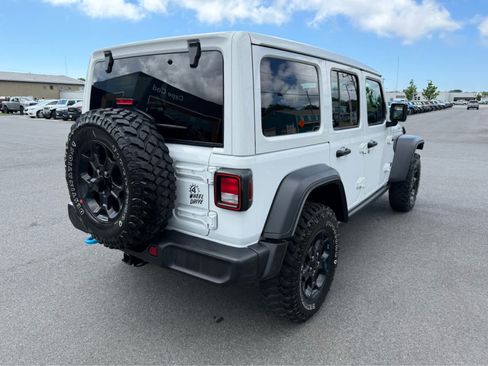 Used 2023 Jeep Wrangler Unlimited w/ Sun & Screen Package AWD/4WD image 13