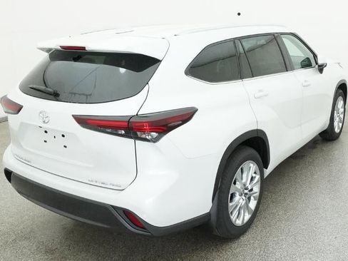 New 2026 Toyota Highlander Limited AWD/4WD image 8