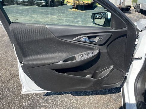 Used 2025 Chevrolet Malibu LT FWD image 9
