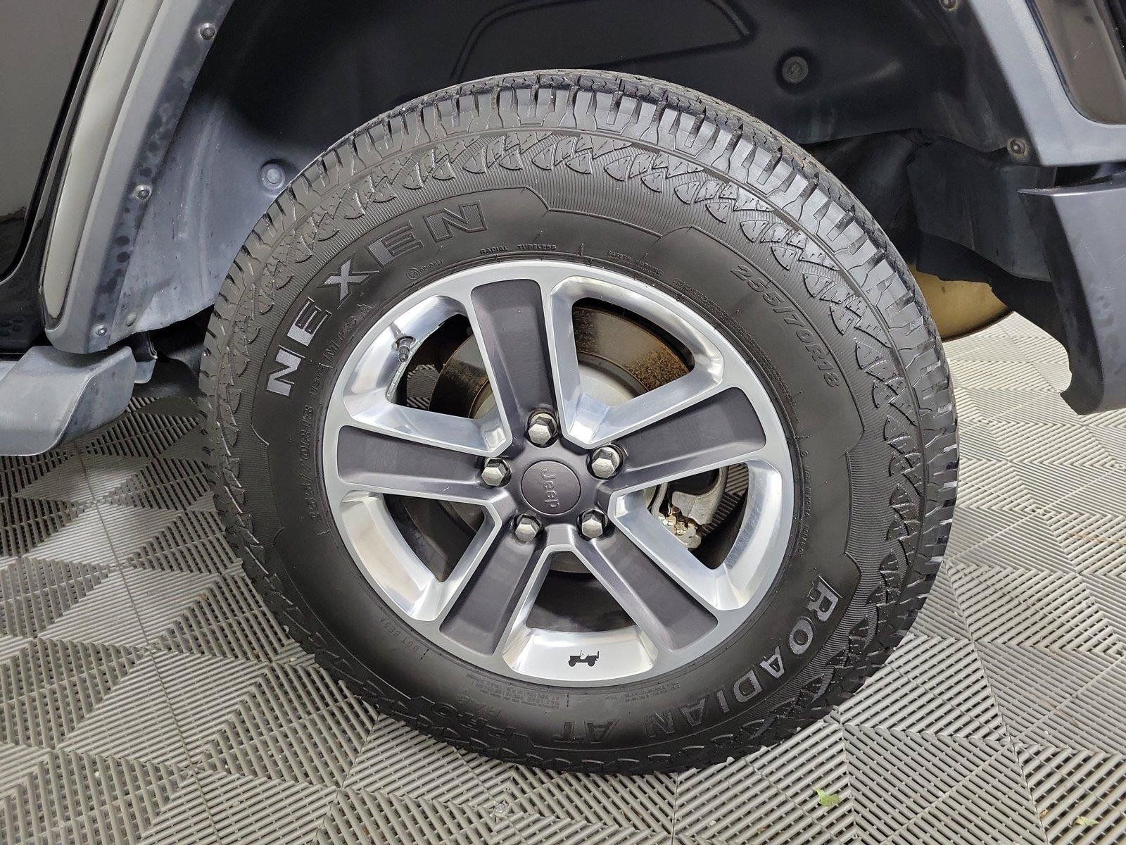 Used 2018 Jeep Wrangler Unlimited Sahara w/ Dual Top Group AWD/4WD image 10