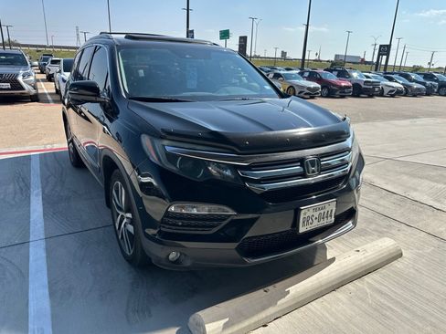 Used 2017 Honda Pilot Touring image 4