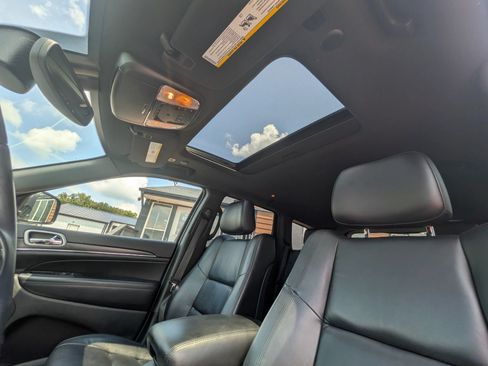 Used 2018 Jeep Grand Cherokee Limited AWD/4WD image 31