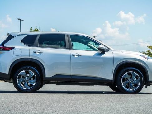 Used 2025 Nissan Rogue SV AWD/4WD image 6