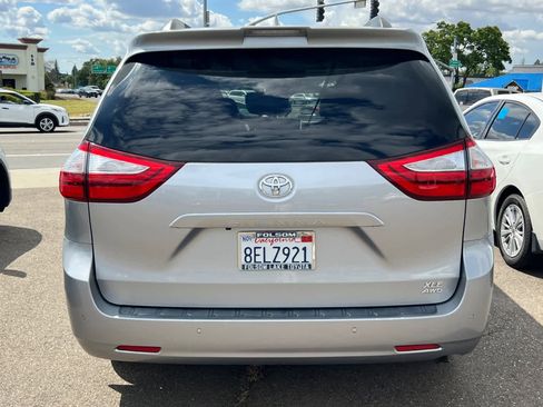 Used 2018 Toyota Sienna XLE w/ XLE Navigation Package AWD/4WD image 5