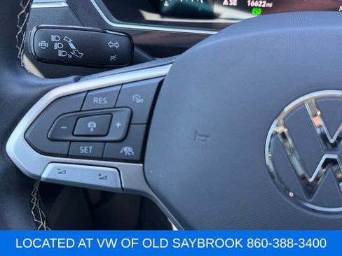 Used 2022 Volkswagen Tiguan SE w/ Panoramic Sunroof Package image 38