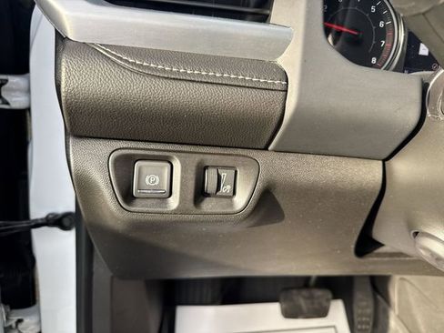 Used 2023 GMC Acadia SLT w/ Elevation Edition image 18