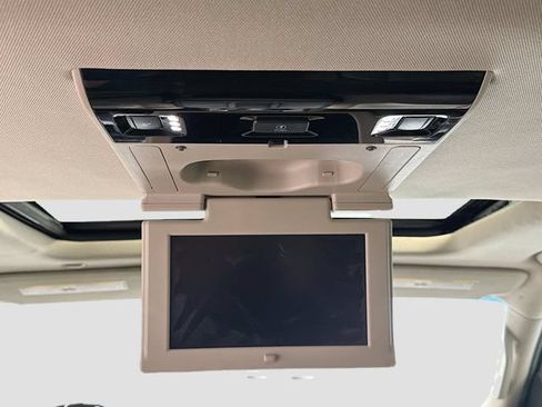 Used 2016 Chevrolet Suburban LT AWD/4WD image 23