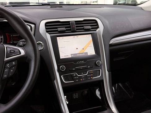 Used 2020 Ford Fusion SE FWD image 30