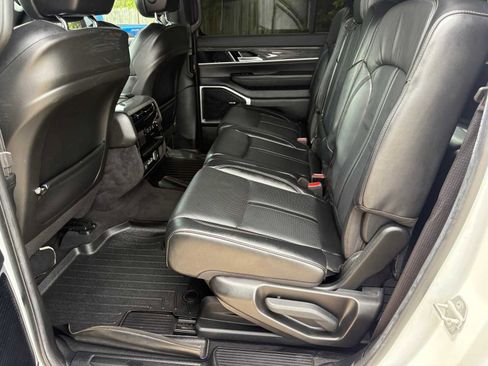 Used 2022 Jeep Wagoneer Series II AWD/4WD image 11