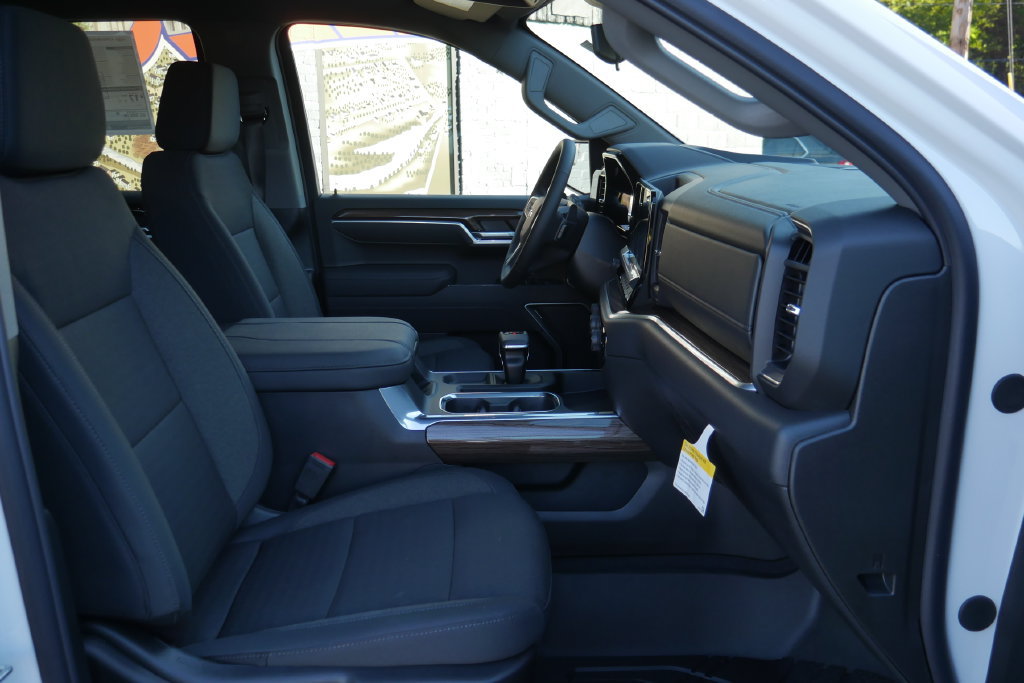 New 2026 Chevrolet Silverado 1500 RST w/ Redline Edition AWD/4WD image 8