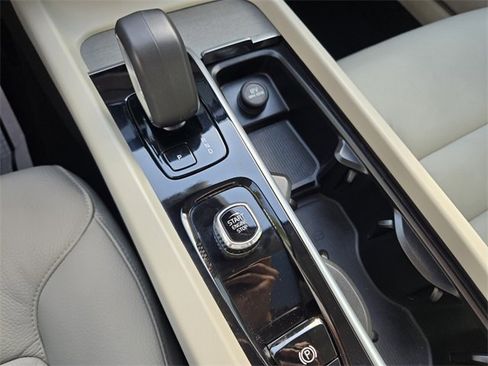 Certified 2025 Volvo V60 B5 Cross Country Plus image 19