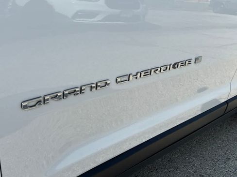 Used 2024 Jeep Grand Cherokee Laredo RWD image 10