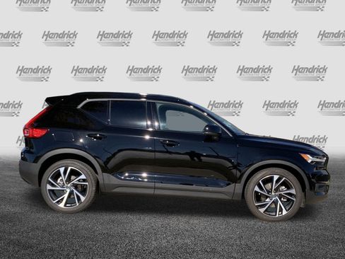 Used 2022 Volvo XC40 T5 R-Design w/ Advanced Package image 11
