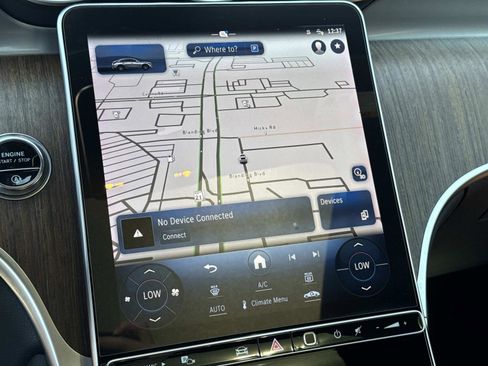 Used 2024 Mercedes-Benz GLC 300 4MATIC image 25