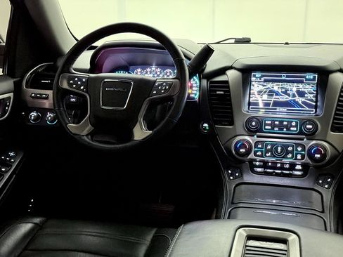 Used 2019 GMC Yukon Denali w/ Denali Ultimate Package AWD/4WD image 31