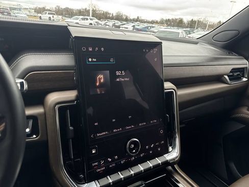 Used 2025 GMC Yukon Denali Ultimate w/ LPO, Floor Liner Package AWD/4WD image 13