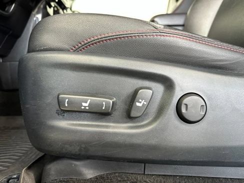 Used 2018 Toyota 4Runner TRD Off-Road Premium AWD/4WD image 6