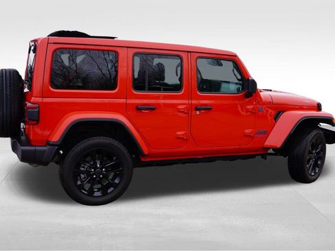 Certified 2025 Jeep Wrangler Unlimited Sahara w/ Safety Group image 4