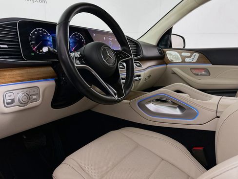 Used 2025 Mercedes-Benz GLE 350 4MATIC w/ AMG Line Exterior image 7