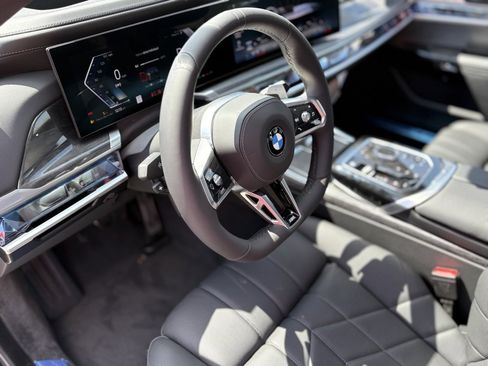 Used 2025 BMW 760i xDrive image 15